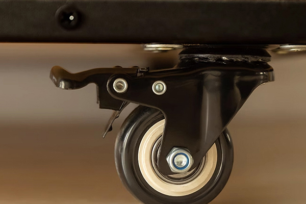 <strong>Materials &amp; Finish</strong>